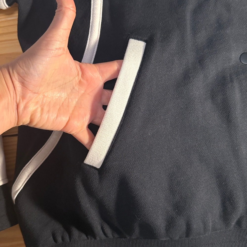 NWT $168 lululemon Scuba Oversized Collegiate Jacket
Graphic M/L - Picture 8 of 10